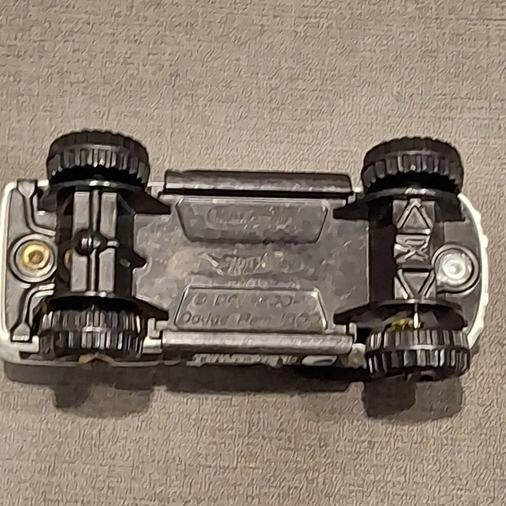Hot Wheels 2006 Dodge RAM 1500 Truck Superlift Suspension Systems Diecast Toy